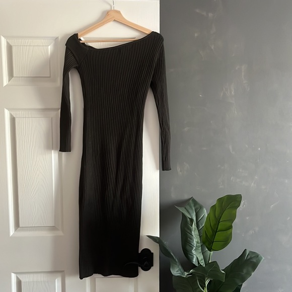Heartloom | Ribbed Knit Off-Shoulder Midi Dress - Picture 7 of 7